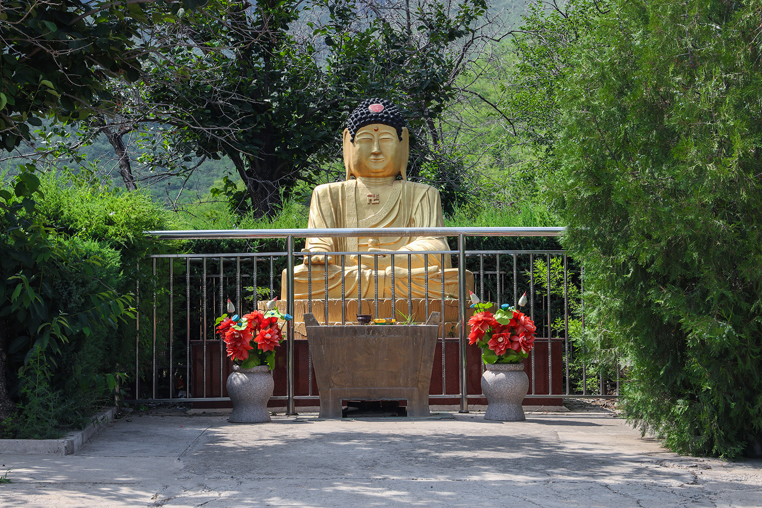 探秘炎黄陵园风水：昌平的藏风聚气之宝地