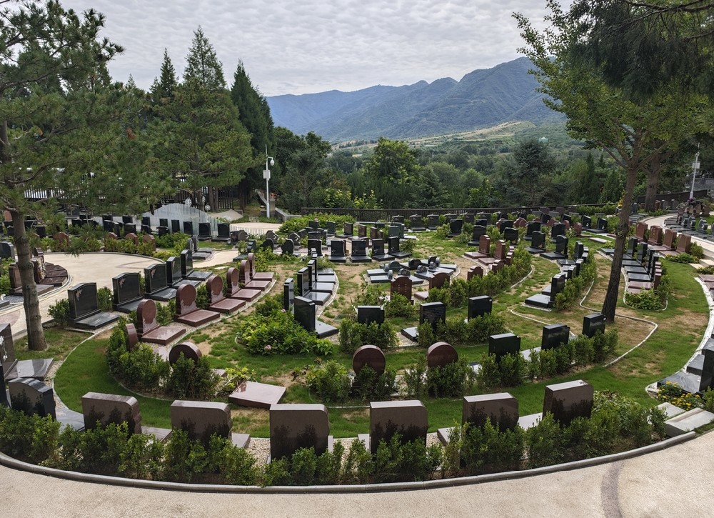 温泉墓园：京西山水间的宁静追思园